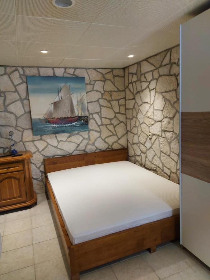 Studio Apartment Jelinek Брела Экстерьер фото