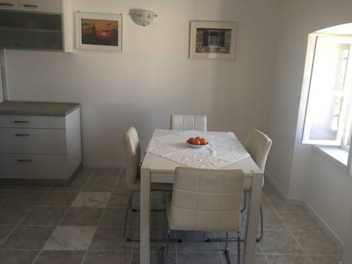 Studio Apartment Jelinek Брела Экстерьер фото